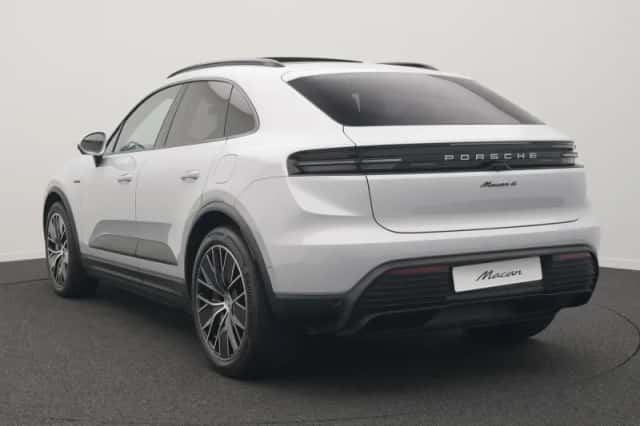 Porsche Macan (2025) thumbnail 3