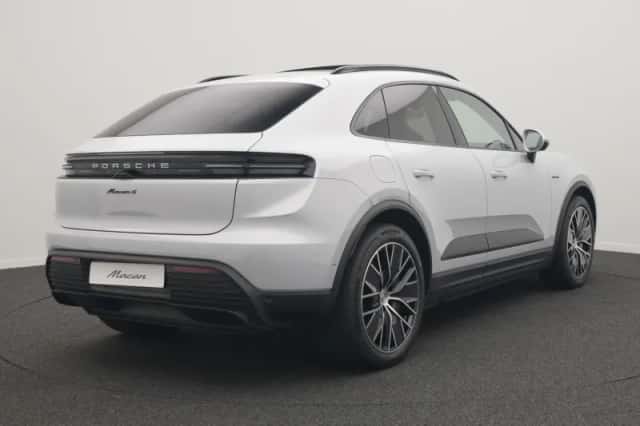 Porsche Macan (2025) thumbnail 5