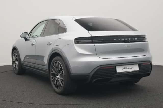 Porsche Macan (2026) thumbnail 3