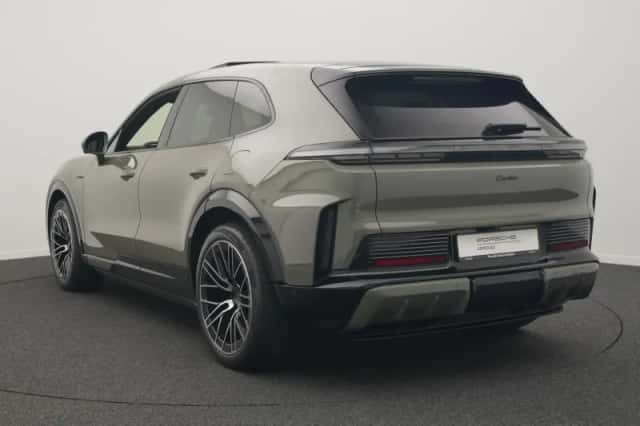 Porsche Cayenne (2026) thumbnail 3