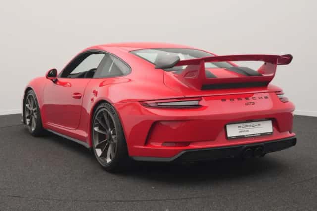 Porsche 911 (2018) thumbnail 3