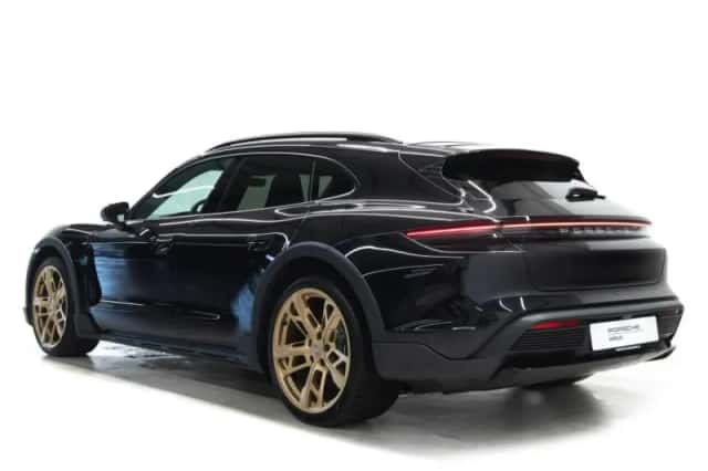 Porsche Taycan (2022) thumbnail 3