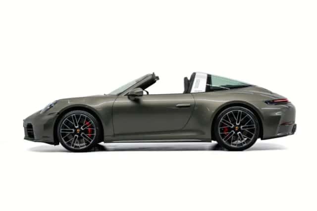 Porsche 911 (2026) thumbnail 2