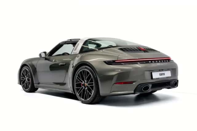 Porsche 911 (2026) thumbnail 3