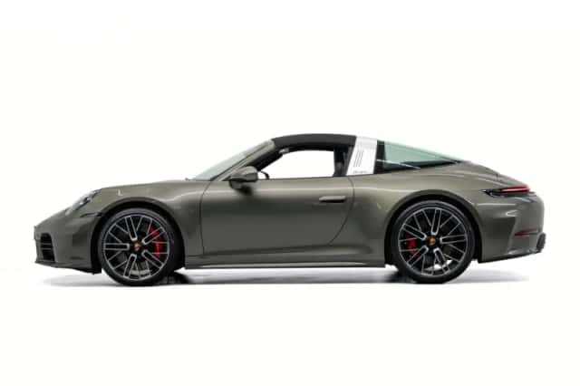 Porsche 911 (2026) thumbnail 6