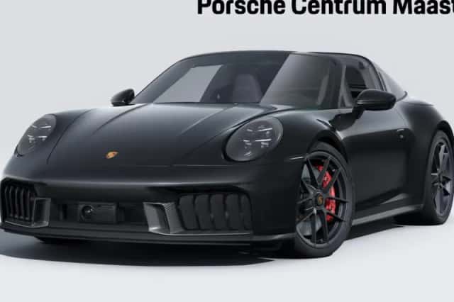 Porsche 911 (2024) thumbnail 1