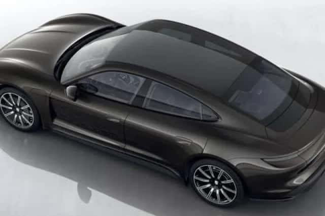 Porsche Taycan (2022) thumbnail 2