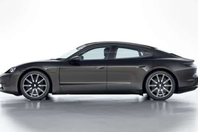 Porsche Taycan (2022) thumbnail 3