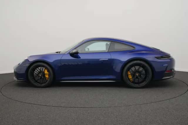 Porsche 911 (2025) thumbnail 2