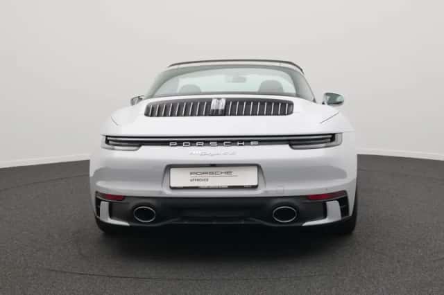 Porsche 911 (2024) thumbnail 4