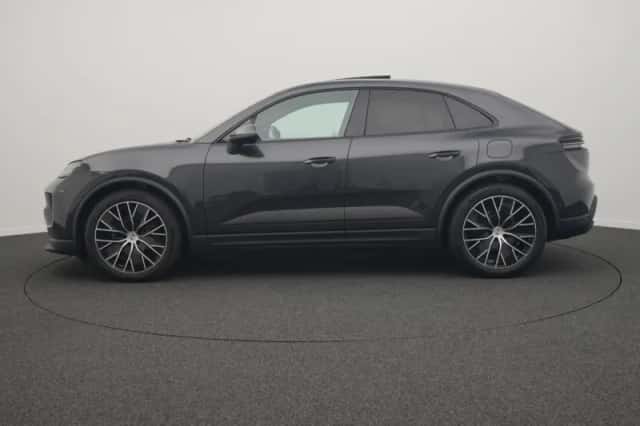 Porsche Macan (2026) thumbnail 2