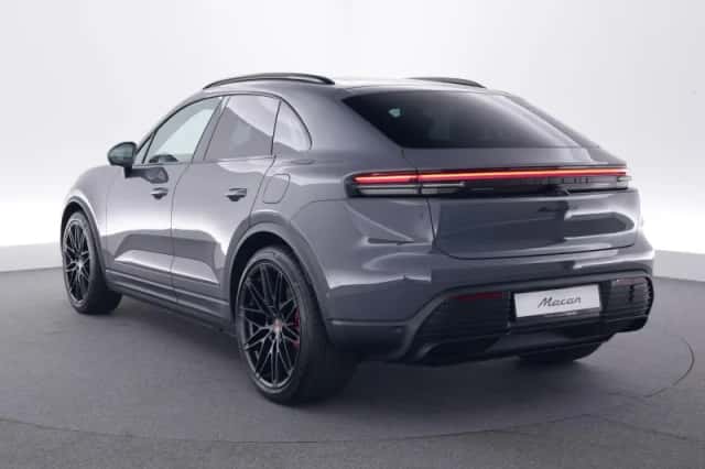 Porsche Macan (2026) thumbnail 3