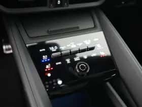 Porsche Macan (2026) thumbnail 24
