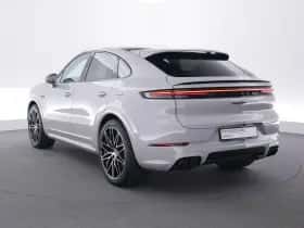 Porsche Cayenne (2026) thumbnail 3