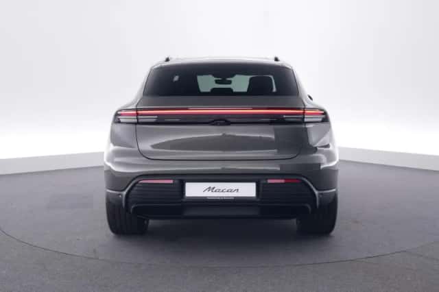 Porsche Macan (2025) thumbnail 4