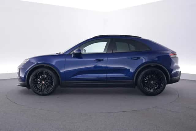 Porsche Macan (2025) thumbnail 2