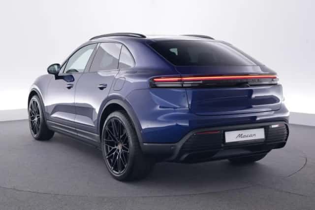Porsche Macan (2025) thumbnail 3
