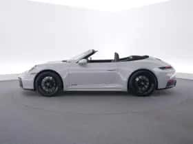 Porsche 911 (2025) thumbnail 2