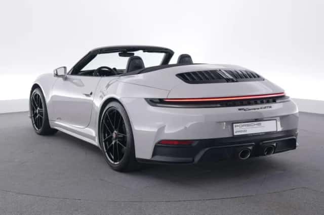 Porsche 911 (2025) thumbnail 3