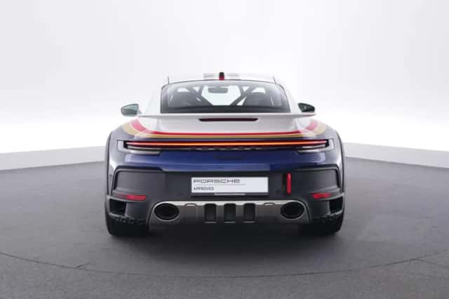 Porsche 911 (2023) thumbnail 4