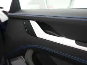 Porsche 911 (2023) thumbnail 33
