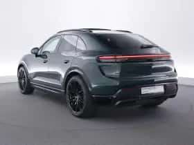 Porsche Macan (2024) thumbnail 3