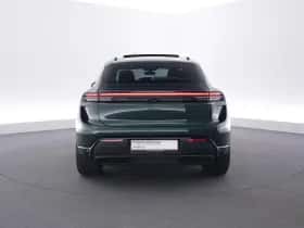 Porsche Macan (2024) thumbnail 4