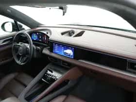 Porsche Macan (2024) thumbnail 38