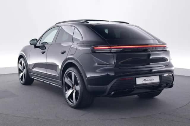 Porsche Macan (2025) thumbnail 3