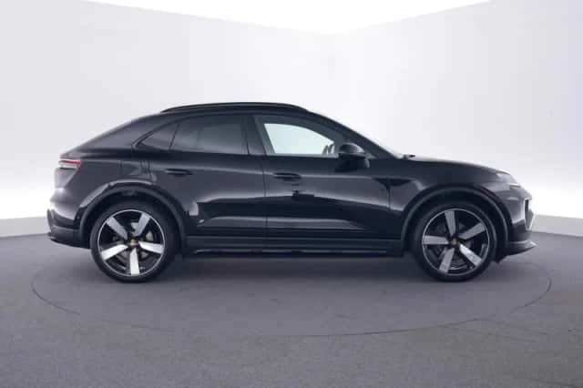 Porsche Macan (2025) thumbnail 6