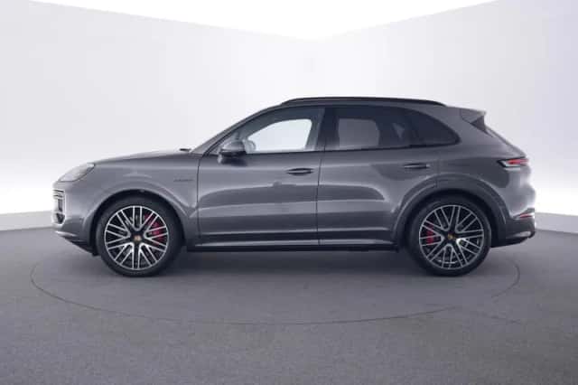 Porsche Cayenne (2025) thumbnail 2