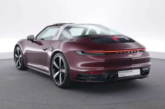 Porsche 911 (2021) thumbnail 3