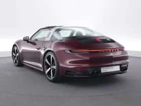 Porsche 911 (2021) thumbnail 3