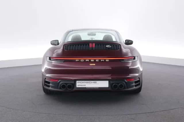 Porsche 911 (2021) thumbnail 4