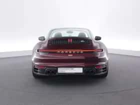 Porsche 911 (2021) thumbnail 4