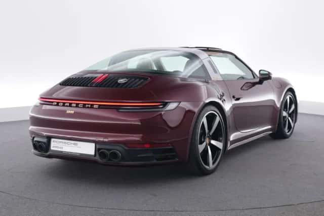 Porsche 911 (2021) thumbnail 5