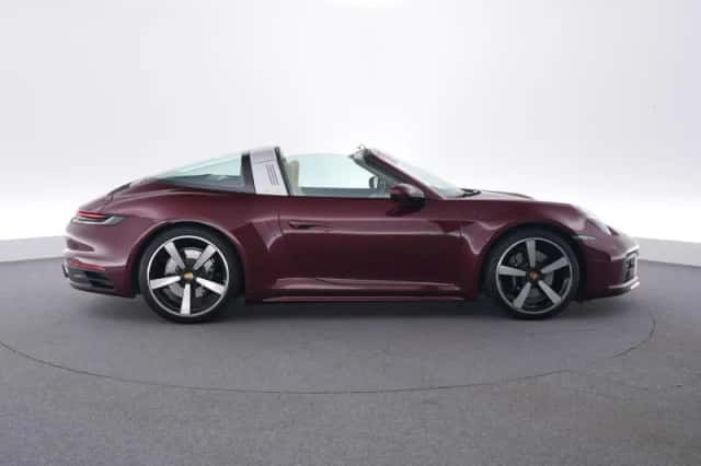 Porsche 911 (2021) thumbnail 6