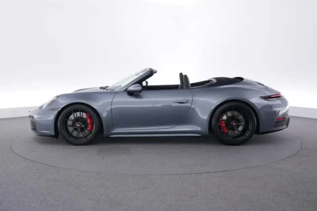 Porsche 911 (2025) thumbnail 2