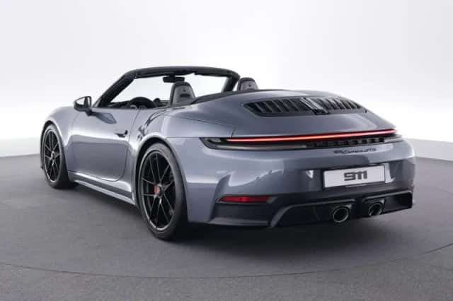 Porsche 911 (2025) thumbnail 3
