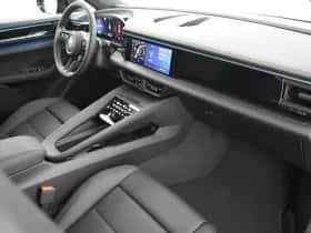 Porsche Macan (2026) thumbnail 30