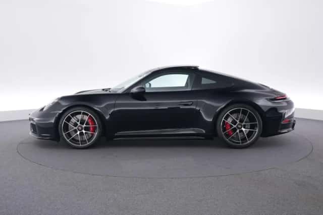Porsche 911 (2025) thumbnail 2