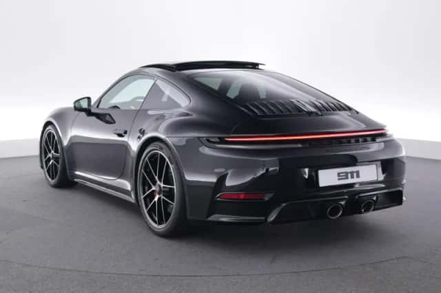 Porsche 911 (2025) thumbnail 3