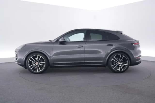 Porsche Cayenne (2024) thumbnail 2