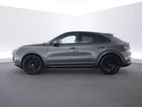 Porsche Cayenne (2024) thumbnail 2