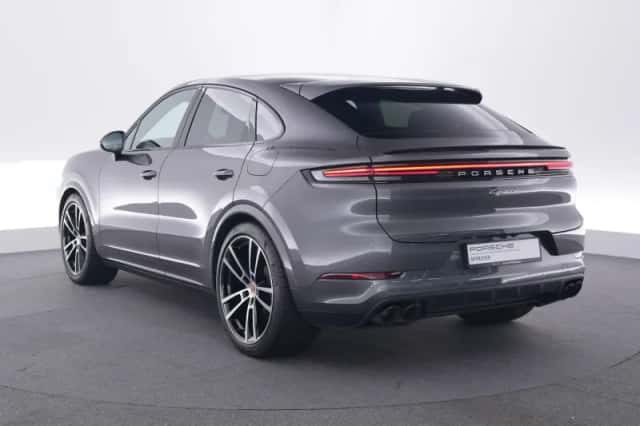 Porsche Cayenne (2024) thumbnail 3