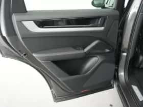 Porsche Cayenne (2024) thumbnail 30