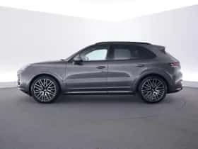 Porsche Cayenne (2025) thumbnail 2