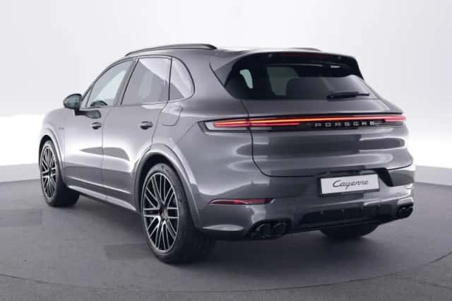 Porsche Cayenne (2025) thumbnail 3