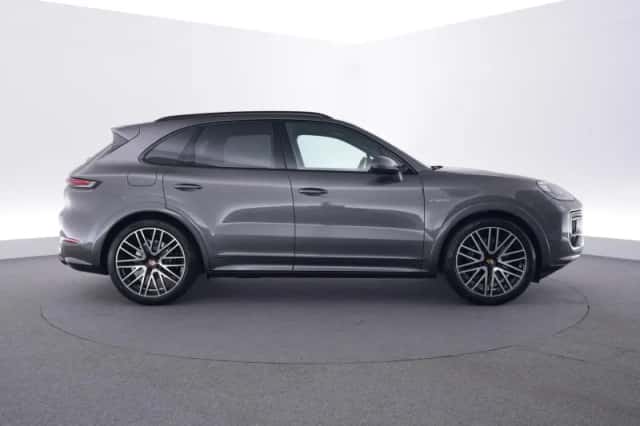 Porsche Cayenne (2025) thumbnail 6
