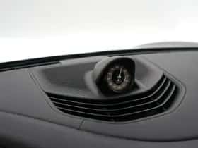 Porsche Taycan (2023) thumbnail 24